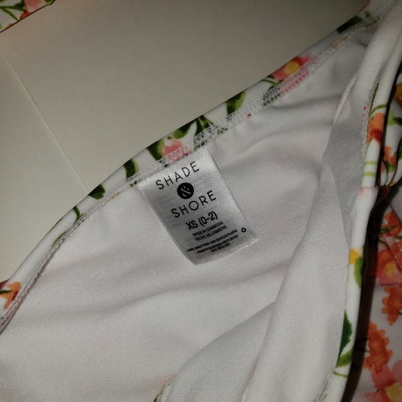 Shade & Shore Swimsuit Small - Picture 3 of 11